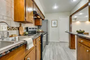 110 Crandall Rd, Irving, TX 75060 - Photo 2