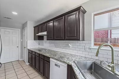 4215 Bent Oaks Drive, Arlington, TX 76001 - Photo 12