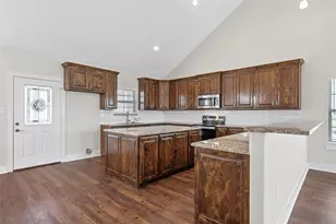 805 N Main St, McGregor, TX 76657 - Photo 12