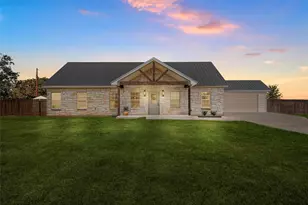 805 N Main St, McGregor, TX 76657 - Photo 2