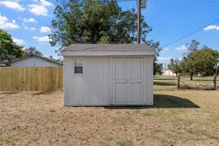 805 N Main St, McGregor, TX 76657 - Photo 34