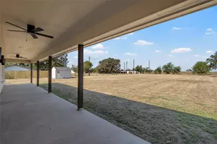 805 N Main St, McGregor, TX 76657 - Photo 28