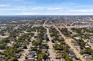 1130 E Hattie St, Fort Worth, TX 76104 - Photo 12