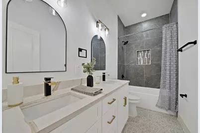 1130 E Hattie Street, Fort Worth, TX 76104 - Photo 1