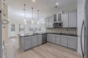 10601 Robincreek Ln, Frisco, TX 75035 - Photo 8