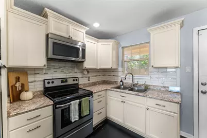 502 Royal Avenue, Grand Prairie, TX 75051 - Photo 10