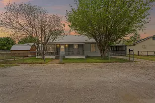 1205 SW 12th St, Mineral Wells, TX 76067 - Photo 1