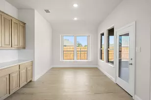 901 Meadow View Dr, Cleburne, TX 76033 - Photo 8