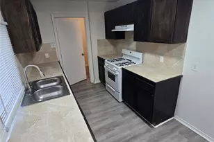 1530 Rockbrook St, Lancaster, TX 75134 - Photo 10