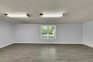 205 NW Jill Ann Dr, Burleson, TX 76028 - Photo 14