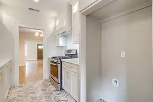 2209 W Rosedale St S, Fort Worth, TX 76110 - Photo 18