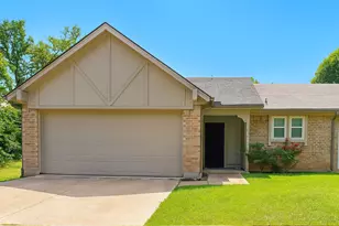 2506 Oak Leaf Dr, Arlington, TX 76006 - Photo 1