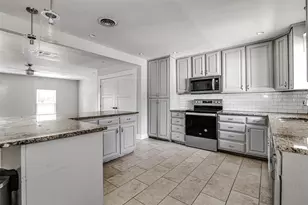 614 Blueberry Ln, Grand Prairie, TX 75052 - Photo 18