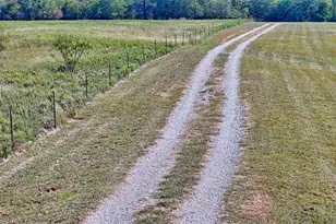 901 Pigg Rd, Bowie, TX 76230 - Photo 28