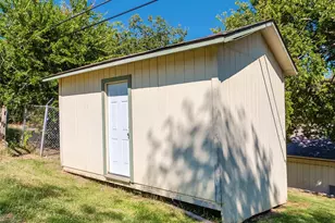 1917 Rock Creek Dr, Grand Prairie, TX 75050 - Photo 26