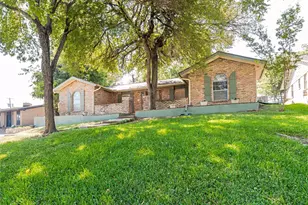 1917 Rock Creek Dr, Grand Prairie, TX 75050 - Photo 2