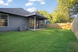 215 E Nelson St, Denison, TX 75021 - Photo 24