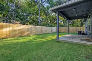 215 E Nelson St, Denison, TX 75021 - Photo 26