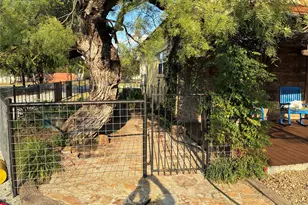 106 S Houston St, Millsap, TX 76066 - Photo 28