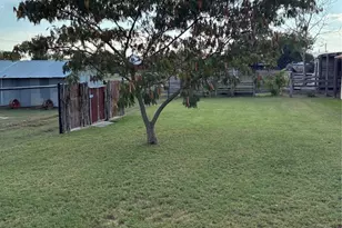 106 S Houston St, Millsap, TX 76066 - Photo 24