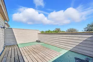 7031 Holly Hill Dr, Dallas, TX 75231 - Photo 10