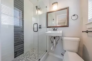 10803 Lake Gardens Dr, Dallas, TX 75218 - Photo 18