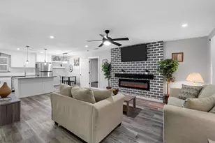 1014 E Franklin St, Hillsboro, TX 76645 - Photo 4