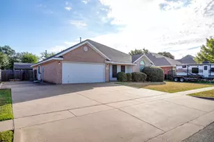 706 Hill Ln, Cleburne, TX 76033 - Photo 2