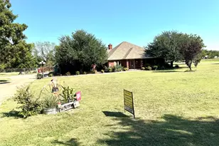 505 W 3rd St, Dodd City, TX 75438 - Photo 2