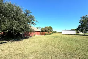 505 W 3rd St, Dodd City, TX 75438 - Photo 6