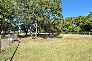 505 W 3rd St, Dodd City, TX 75438 - Photo 10