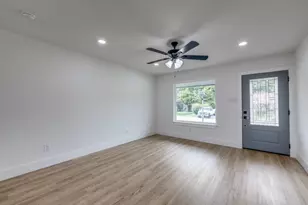 910 Darlene Ln, Arlington, TX 76010 - Photo 4