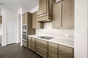 105 Grey Wolf Ct, Godley, TX 76044 - Photo 2