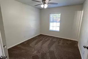 311 Navarro Ln, Grand Prairie, TX 75052 - Photo 4