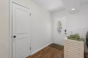 1711 Barton Dr, Arlington, TX 76010 - Photo 2