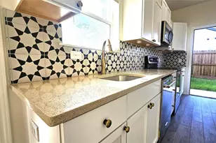 1405 E Sherman Dr, Denton, TX 76209 - Photo 6