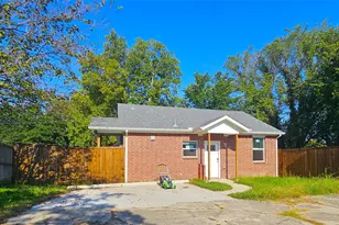 1405 E Sherman Dr, Denton, TX 76209 - Photo 1