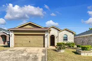 1021 Buffalo Springs Dr, Fort Worth, TX 76140 - Photo 2