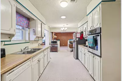 2105 Briarwood Boulevard, Arlington, TX 76013 - Photo 2