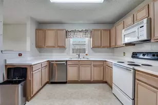 721 Bray St, Cedar Hill, TX 75104 - Photo 2