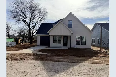 203 W Cherry Street, Nocona, TX 76255 - Photo 2