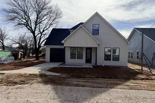 203 W Cherry St, Nocona, TX 76255 - Photo 2