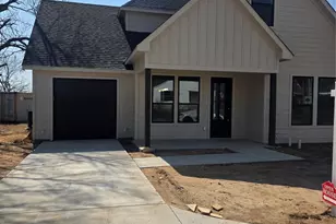 203 W Cherry St, Nocona, TX 76255 - Photo 2