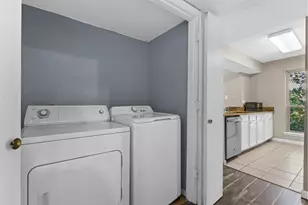 7107 Holly Hill Dr, Dallas, TX 75231 - Photo 12