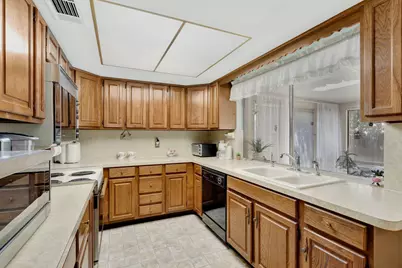 2103 Bordeaux Drive, Carrollton, TX 75007 - Photo 12