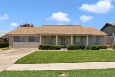 2103 Bordeaux Drive, Carrollton, TX 75007 - Photo 2