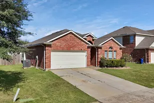 900 Pebblecreek Dr, Burleson, TX 76028 - Photo 4