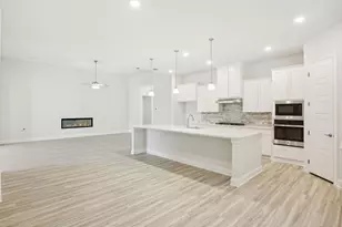 1000 Sunflower St, Crowley, TX 76036 - Photo 4