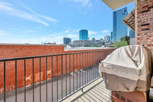 614 E 1st St, Fort Worth, TX 76102 - Photo 22