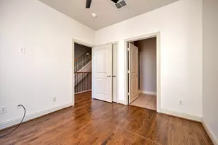 614 E 1st St, Fort Worth, TX 76102 - Photo 24